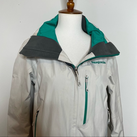 Women's Patagonia Goretex Piolet jacket - Picture 2 of 14